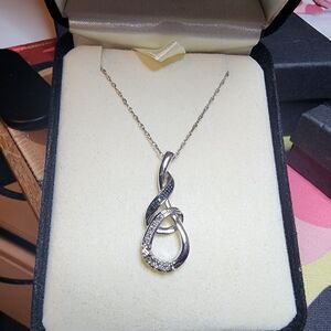 NIB Beautiful Black & White Genuine Diamond Infinity Necklace